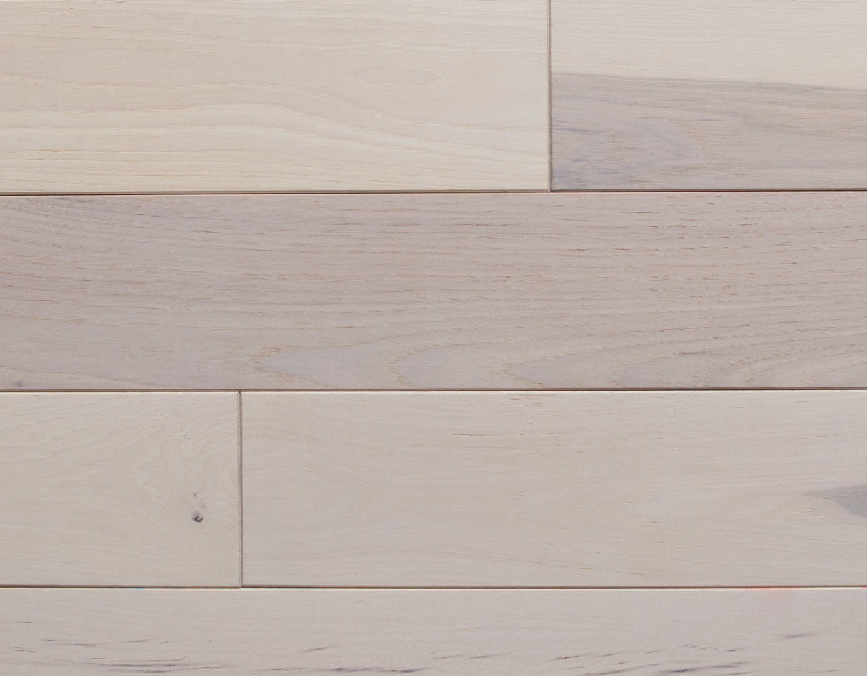 Hickory Aged Pearl / 3/4”x4”x78”RL / 16 SF/CTN
