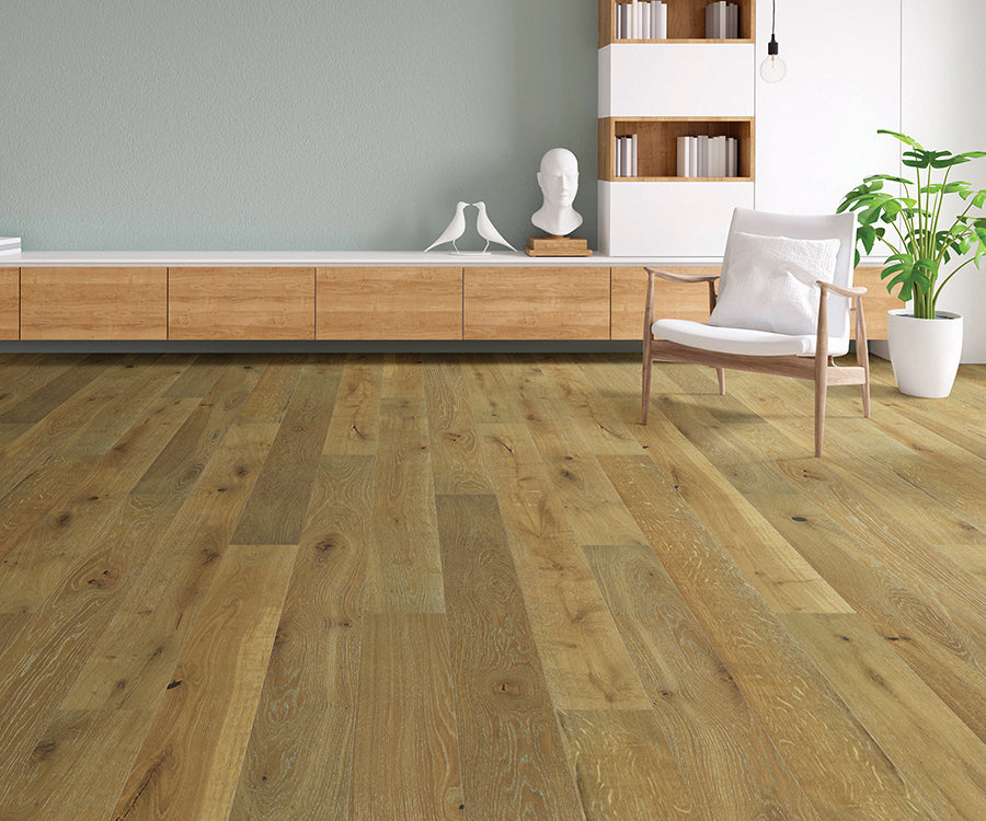 French Oak Nantucket / 5/8” X 7 1/2” X 82 5/8” RL / 25.85 SF/CTN